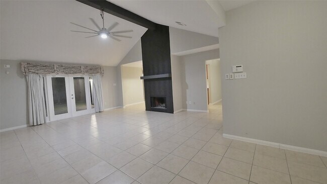 Foto del edificio - 1335 Hidden Canyon Rd