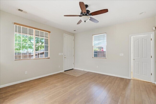 Foto del edificio - 2803 Crested St