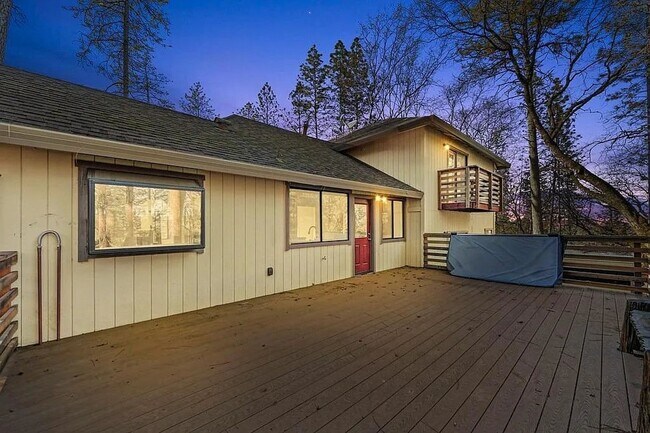 Foto del edificio - Beautiful 3BR/3BA Home on 1 Acre in Gated ...