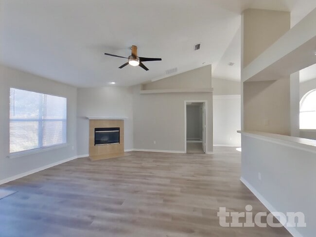 Foto del edificio - 1170 Summer Springs Drive