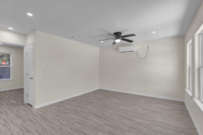 Foto del edificio - 10302 Sierra Dr