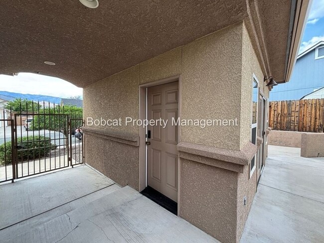 Building Photo - 963 Ranchview Cir