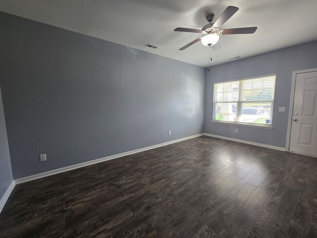 Building Photo - 220 Jenna Lee Cir
