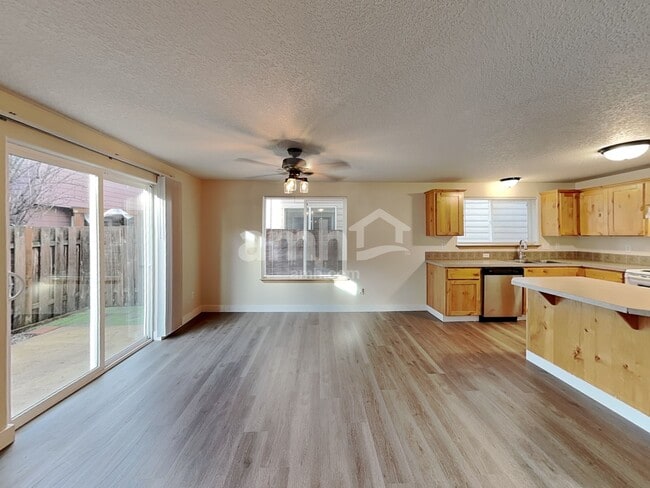 Building Photo - 465 Donna Dr