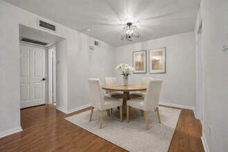 Building Photo - 1311 Antoine Dr