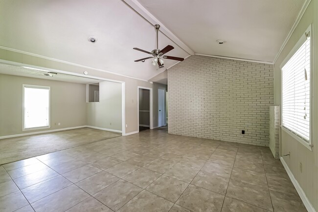 Building Photo - 5696 Hilltop Rd