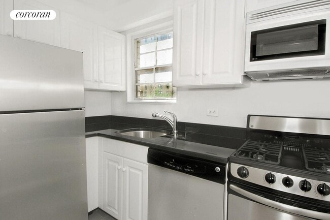 Building Photo - 230 E 79th St