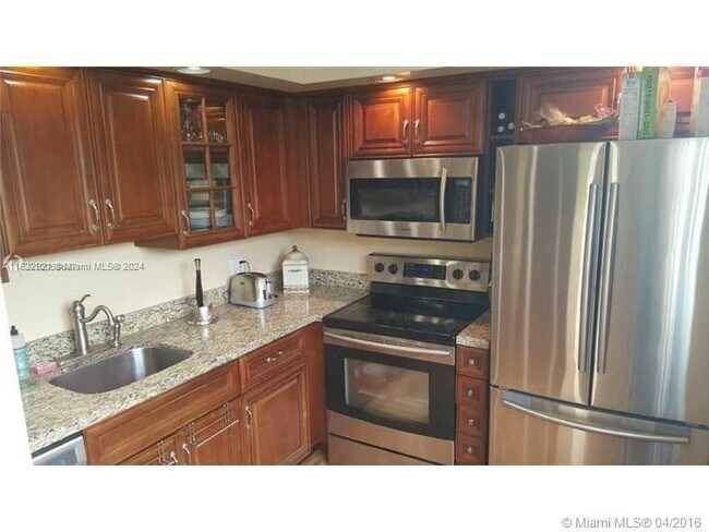 Building Photo - 9440 Live Oak Pl
