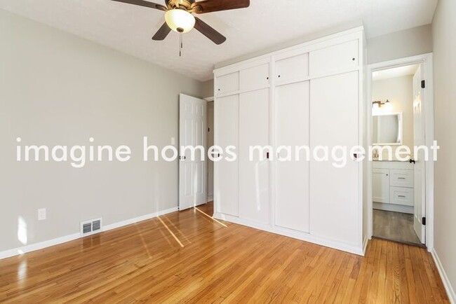 Building Photo - Convenient Location! Fully Renovated 3-Bed...