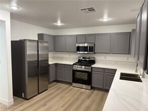 Building Photo - 7383 W Diablo Dr