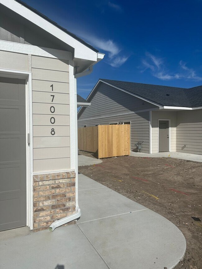 Foto del edificio - 17008 Kashmir St