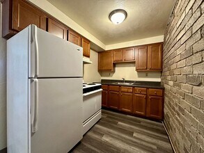 Building Photo - 303 Kellywood Manor