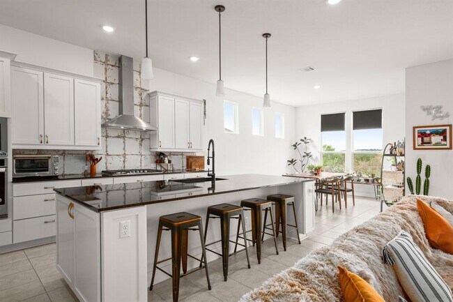 Foto del edificio - 385 Barnhill Lp