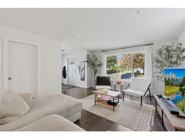 Foto del edificio - 2084 Reaney Ave E