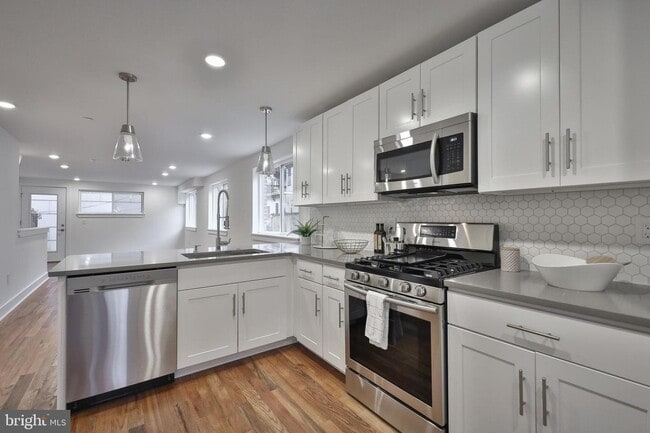 Building Photo - 909 N 20th St