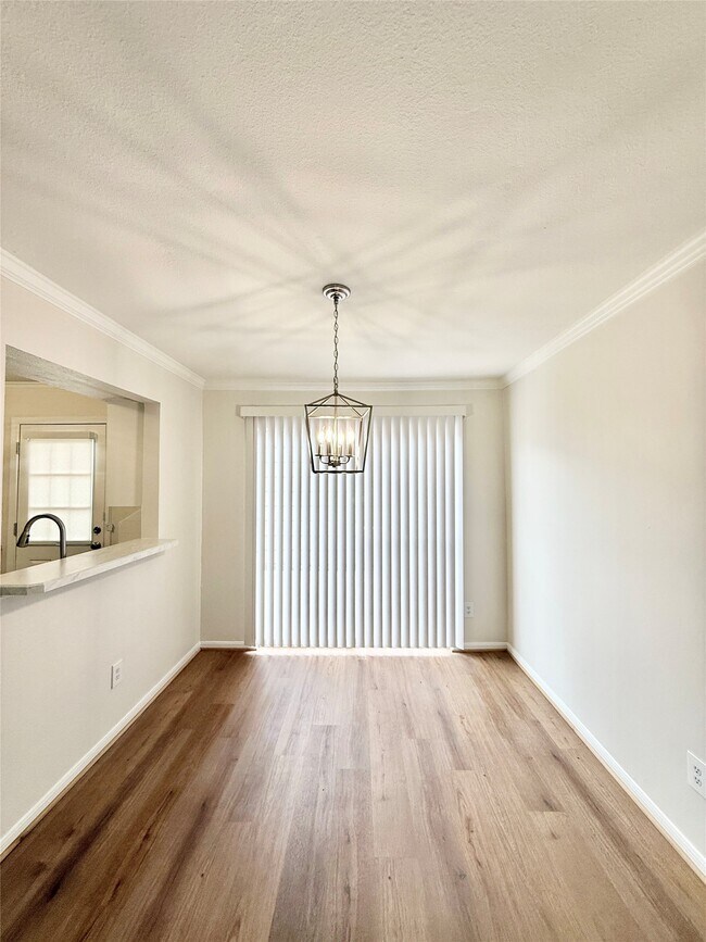 Foto del edificio - 1499 Springrock Ln