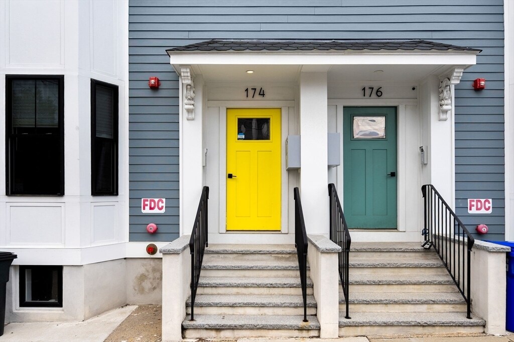 Foto principal - 174 W Seventh St