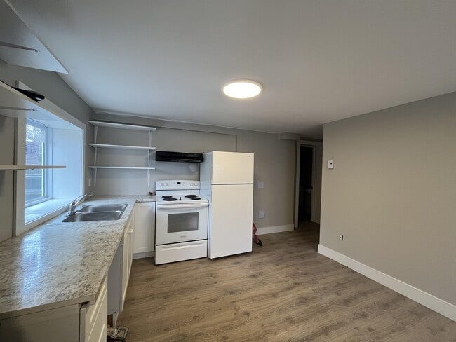 Building Photo - 126 Empire Ave