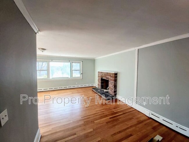 Building Photo - 280 Mapleridge Dr