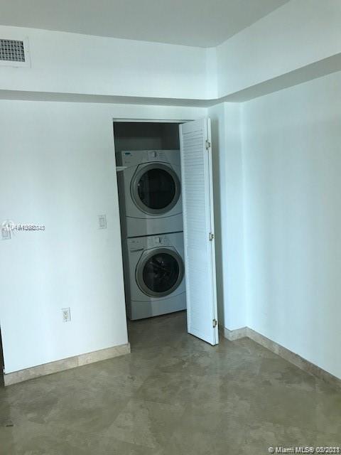 Building Photo - 5333 Collins Ave