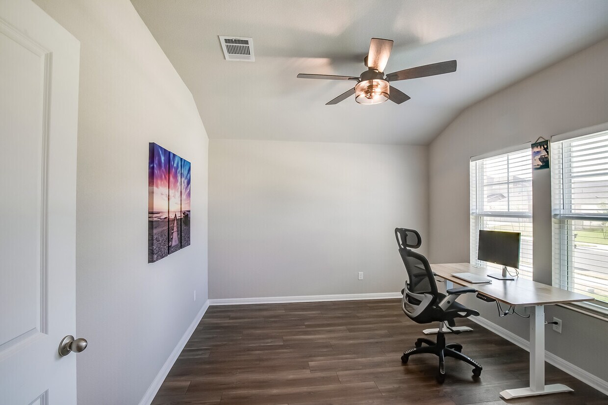 Building Photo - 403 Grapefruit Rd, Hutto, TX 78634
