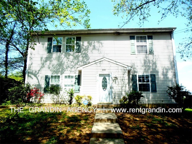 Foto del edificio - 2048 Clinton Ave SE