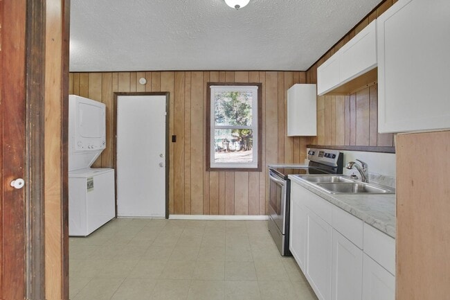 Foto del edificio - 2 Bedroom Duplex in Jacksonville