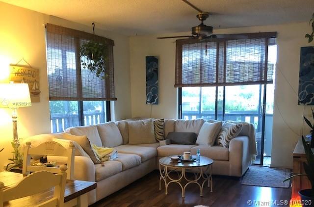 Foto principal - 919 Hillcrest Dr