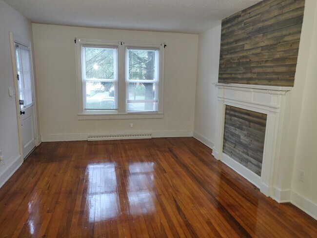 Building Photo - 106 E Weatherspoon St