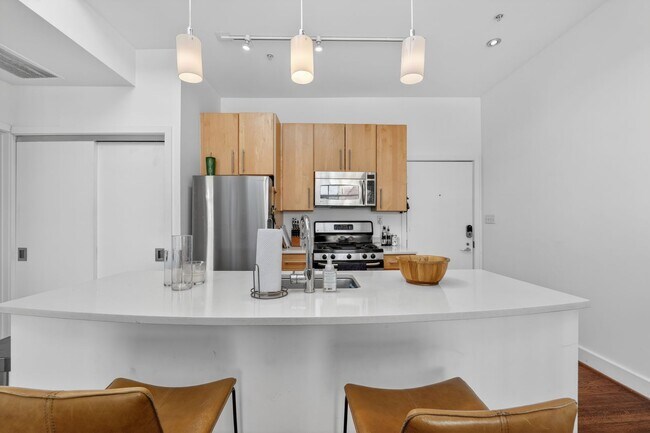 Building Photo - Modern 2BR Condo with Parking Included in Columbia Heights. Walkable Location!