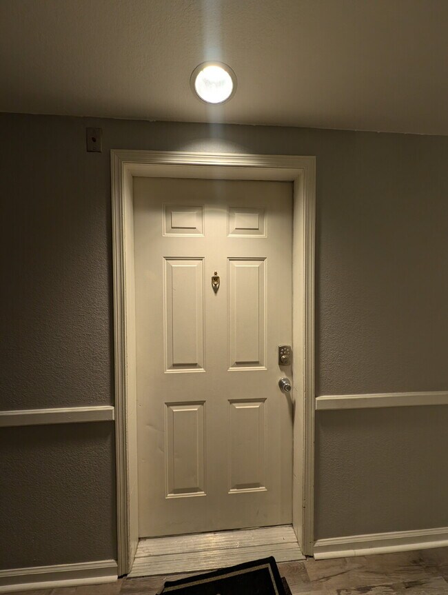 Foto del edificio - "Charming 2-Bed, 2-Bath Condo in Englewood...