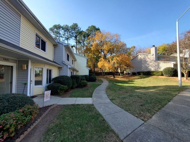 Building Photo - 5803 Shady Grove Cir