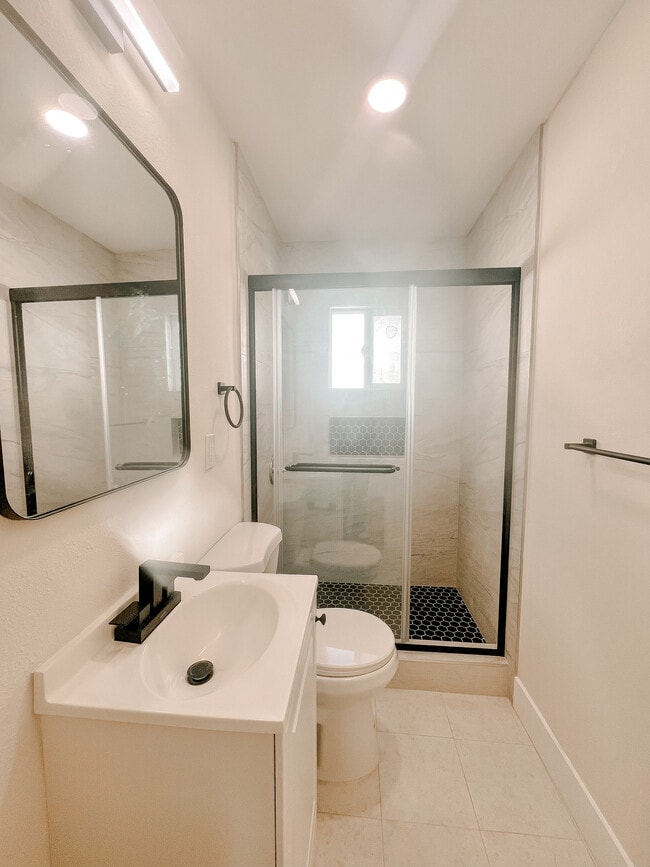 Foto del edificio - 12541 West St