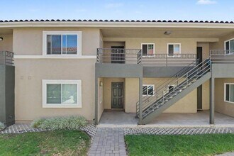 Building Photo - 7405 Charmant Dr