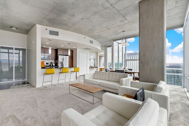 Building Photo - 1324 Champa St