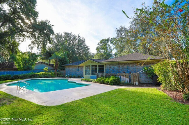 Building Photo - 4 br, 2 bath House - 573 Saratoga St