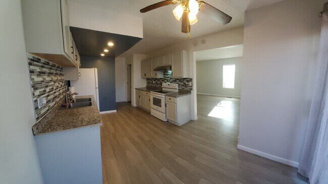 Foto del edificio - 1310 Firefly Cir