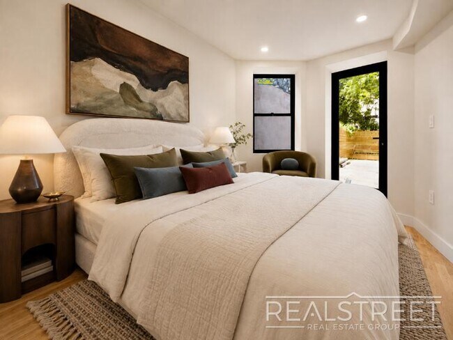Building Photo - Spacious Flex 3-Bedroom, 2.5-Bath with Basement in Crown Heights