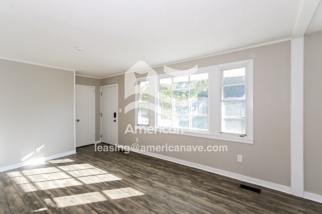 Building Photo - 663 Seymour Dr