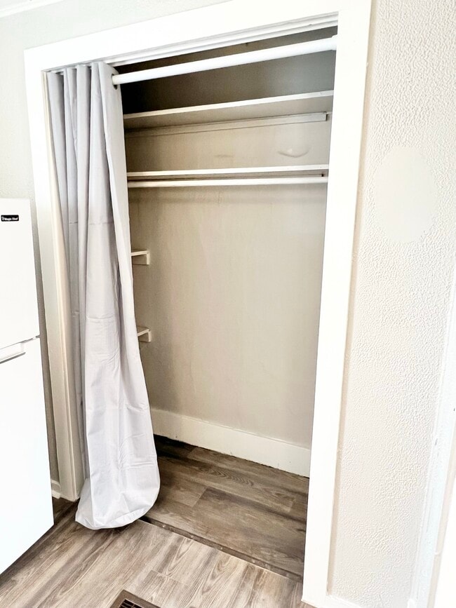 Closet - 733 Pearl St