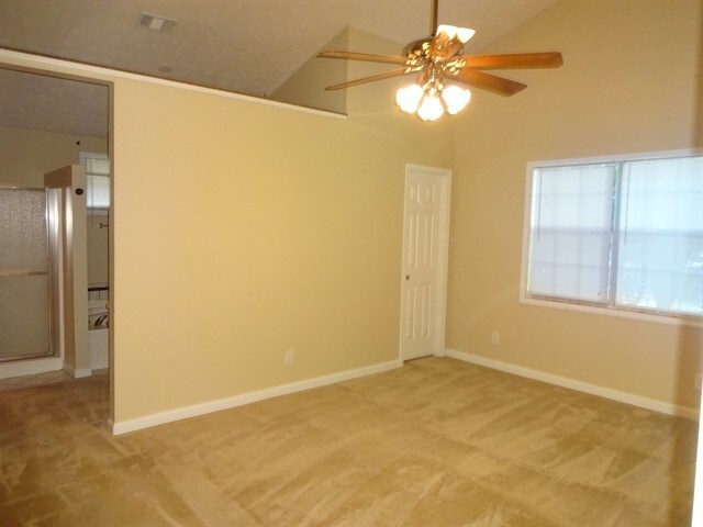 Foto del edificio - 875 Oaklen View Dr