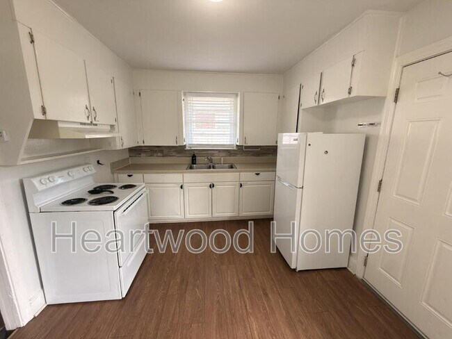 Foto del edificio - 3708 Hydrangea St