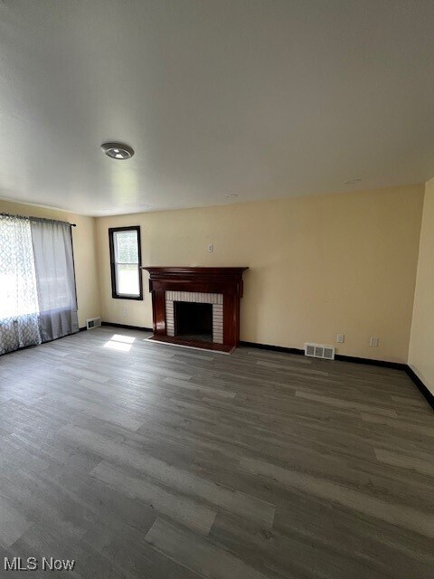 Foto del edificio - 210 E Midlothian Blvd