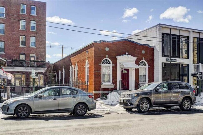 Building Photo - 225 Hanover St