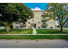 Building Photo - 6, 16, 32 & 88 Brybeck Cres.