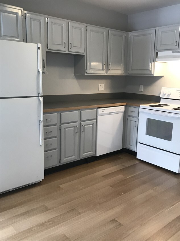 23 Middle St Unit 2, Hadley, MA 01035 Apartments in Hadley, MA