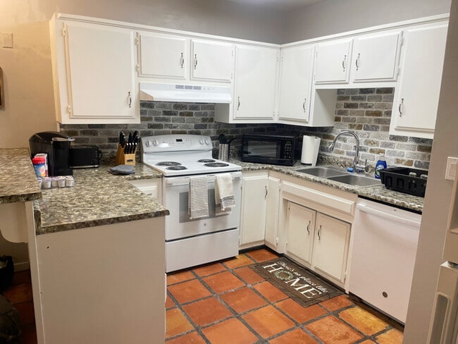 Foto del edificio - 2804 Truman St NE