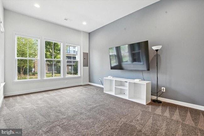 Building Photo - 23088 Lavallette Square