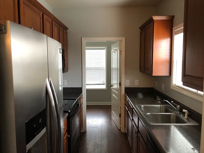 Building Photo - 1006 Lark Ct