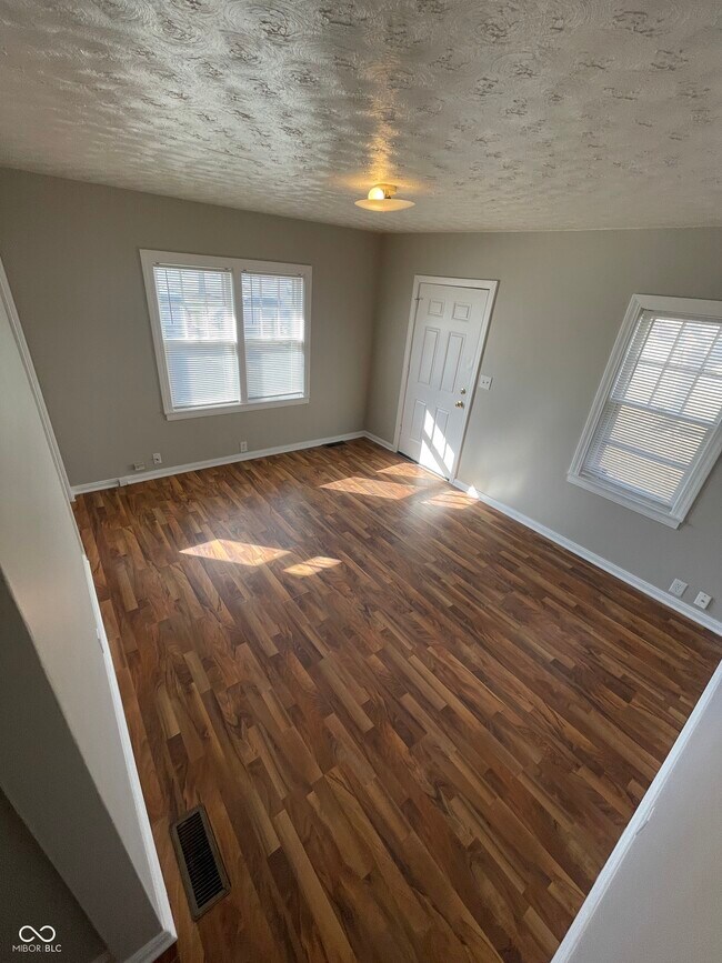 Foto del edificio - 8761 E 46th St